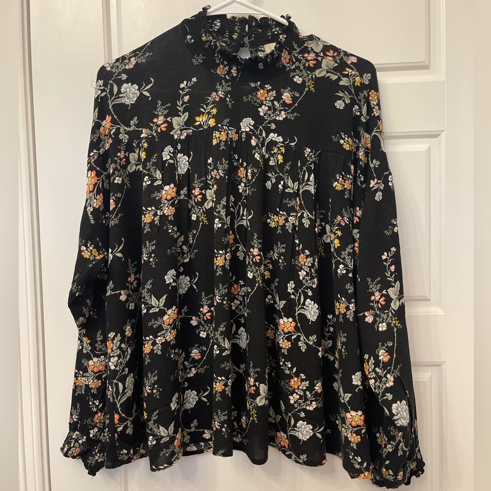 Altar’d State Woman’s Black Floral Top Preloved 
Size:Large